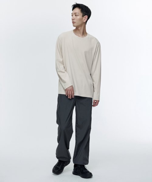 MUSINSA STANDARD（ムシンサスタンダード）の「ナイロンワイドストリングパンツ[グレー]（スウェットパンツ・メンズ・その他・26/28/30/32/34/36/38/40/42）」の4枚目の写真