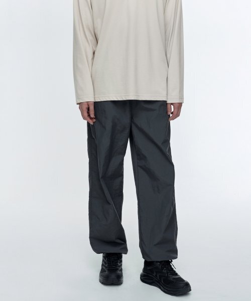 MUSINSA STANDARD（ムシンサスタンダード）の「ナイロンワイドストリングパンツ[グレー]（スウェットパンツ・メンズ・その他・26/28/30/32/34/36/38/40/42）」の5枚目の写真