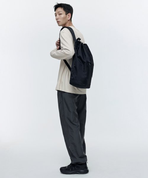 MUSINSA STANDARD（ムシンサスタンダード）の「ナイロンワイドストリングパンツ[グレー]（スウェットパンツ・メンズ・その他・26/28/30/32/34/36/38/40/42）」の6枚目の写真