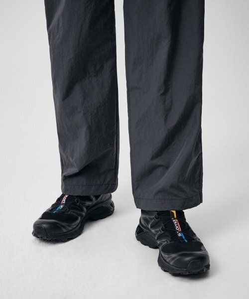 MUSINSA STANDARD（ムシンサスタンダード）の「ナイロンワイドストリングパンツ[グレー]（スウェットパンツ・メンズ・その他・26/28/30/32/34/36/38/40/42）」の14枚目の写真