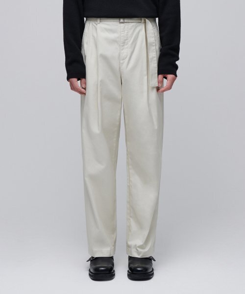 MUSINSA STANDARD（ムシンサスタンダード）の「セミバルーンベルト付きチノパンツ[クリーム]（その他パンツ・メンズ・その他・38/42/34/32/30/31/33/26/28/29/40/27）」の2枚目の写真