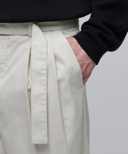 MUSINSA STANDARD（ムシンサスタンダード）の「セミバルーンベルト付きチノパンツ[クリーム]（その他パンツ・メンズ・その他・38/42/34/32/30/31/33/26/28/29/40/27）」の8枚目の写真