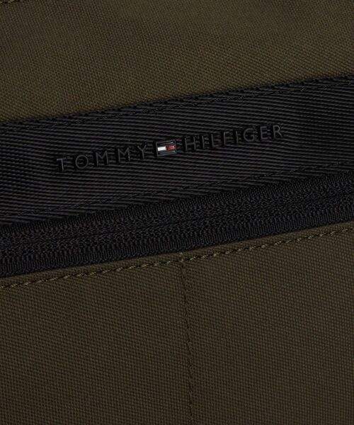 TOMMY HILFIGER(トミーヒルフィガー)の「コミュータークロスボディバッグ(ボディバッグ/ウエストポーチ・メンズ・グリーン・FREE)」の3枚目の写真