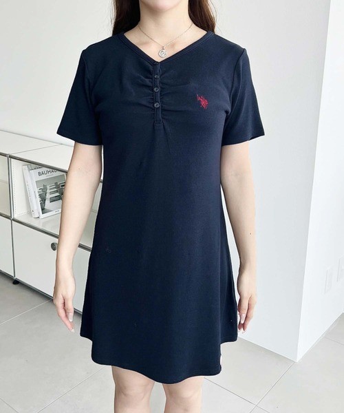 U.S. POLO ASSN.(ユーエスポロアッスン)の「moment+別注【U.S.POLO ASSN.】ワンポイント刺繍フロントギャザーヘンリーVネック半袖ワンピース(ワンピース・レディース・杢グレー/ブラック/アイボリー/ネイビー・M/L)」の15枚目の写真