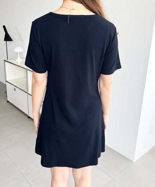 U.S. POLO ASSN.(ユーエスポロアッスン)の「moment+別注【U.S.POLO ASSN.】ワンポイント刺繍フロントギャザーヘンリーVネック半袖ワンピース(ワンピース・レディース・杢グレー/ブラック/アイボリー/ネイビー・M/L)」の18枚目の写真