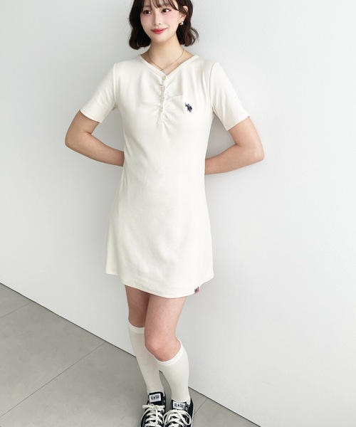U.S. POLO ASSN.(ユーエスポロアッスン)の「moment+別注【U.S.POLO ASSN.】ワンポイント刺繍フロントギャザーヘンリーVネック半袖ワンピース(ワンピース・レディース・杢グレー/ブラック/アイボリー/ネイビー・M/L)」の20枚目の写真