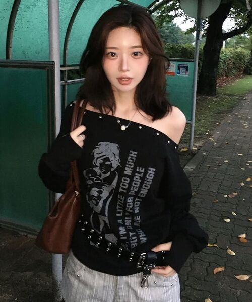 LUVISTRUE（ラヴイズトゥルー）の「GT ONE SHOULDER SWEATSHIRT(BLACK)（スウェット・レディース・その他・FREE）」の4枚目の写真
