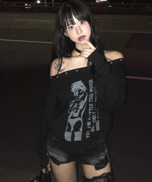 LUVISTRUE（ラヴイズトゥルー）の「GT ONE SHOULDER SWEATSHIRT(BLACK)（スウェット・レディース・その他・FREE）」の15枚目の写真