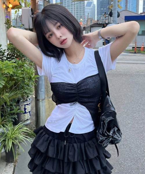 FLAREUP(フレアアップ)の「Bustier Layered T-Shirt (FL-122_White&Black)(Tシャツ/カットソー・レディース・ブラック・OS)」の3枚目の写真