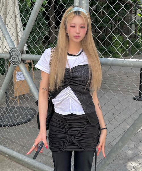 FLAREUP(フレアアップ)の「Bustier Layered T-Shirt (FL-122_White&Black)(Tシャツ/カットソー・レディース・ブラック・OS)」の4枚目の写真