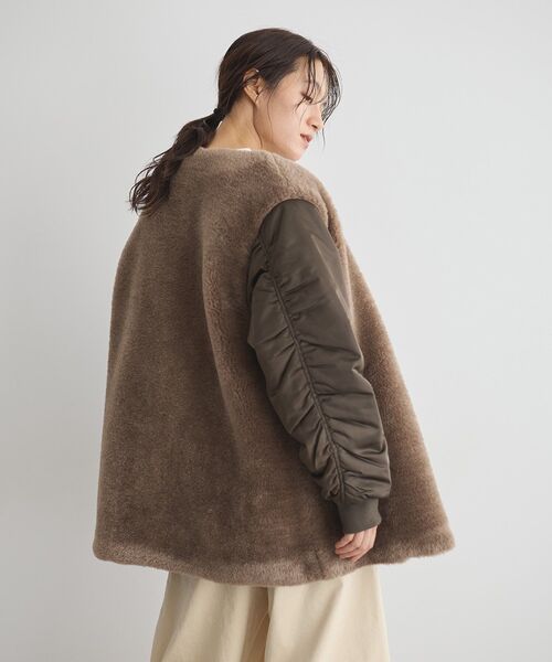 GARAGE OF GOOD CLOTHING（ガレージオブグッドクロージング）の「ヘイジーボア切り替えコート（ノーカラーコート・レディース・ブラック/モカ・FREE）」の6枚目の写真