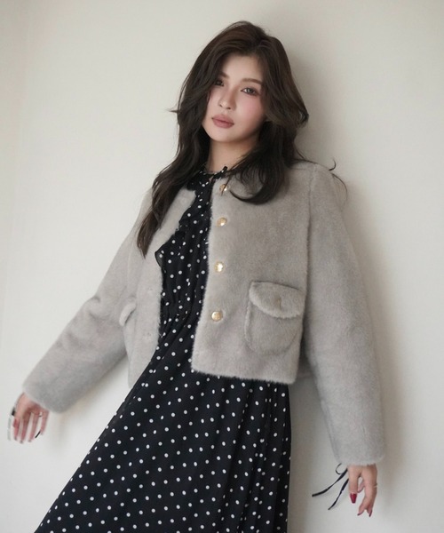 EIMY ISTOIRE（エイミーイストワール）の「ゴールドボタンフェイクファージャケット（ノーカラージャケット・レディース・ホワイト/ライトグレー/ブラウン/ブラック・36/38）」の15枚目の写真