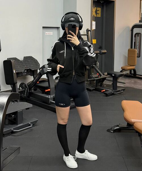 BORN TO WIN（ボーントゥウィン）の「W CHROME B TRACK LINE CROP HOODIE ZIP-UP [BLACK]（ジャージ・レディース・その他・1/2）」の9枚目の写真