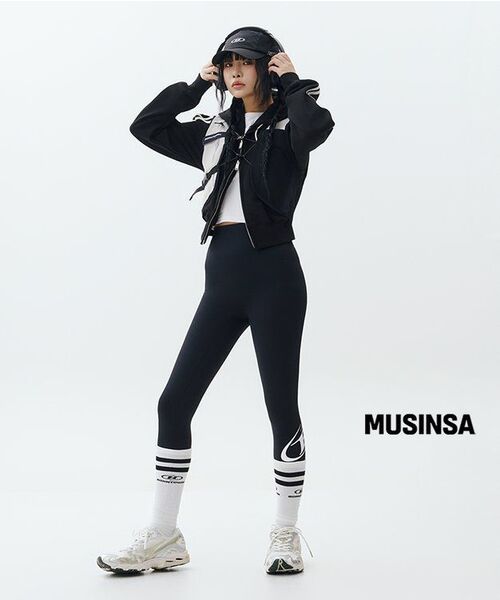 BORN TO WIN（ボーントゥウィン）の「W CHROME B TRACK LINE CROP HOODIE ZIP-UP [BLACK]（ジャージ・レディース・その他・1/2）」の3枚目の写真