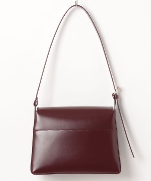 A.P.C.（アーペーセー）の「SAC VIRGINIE FLAP（ショルダーバッグ・レディース・レッド・ONESIZE）」の2枚目の写真