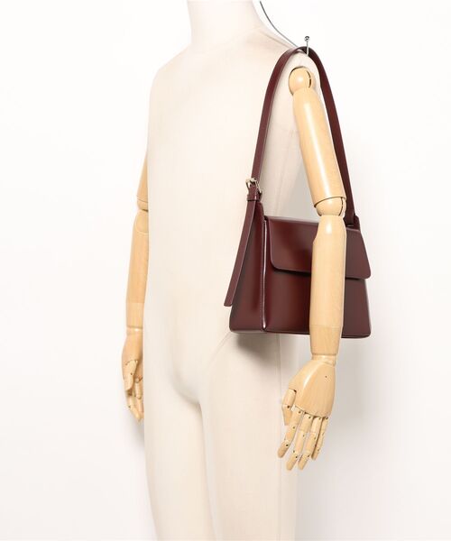 A.P.C.（アーペーセー）の「SAC VIRGINIE FLAP（ショルダーバッグ・レディース・レッド・ONESIZE）」の5枚目の写真