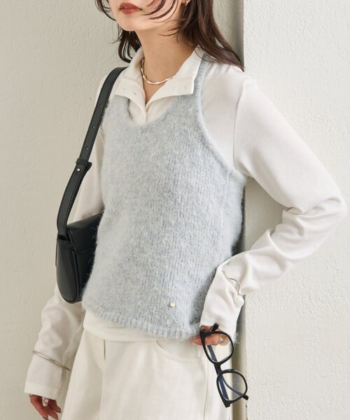 mystic(ミスティック)の「ふわふわホルターニットビスチェ(ニット/セーター・レディース・アイボリー/ブルー/ネイビー・FREE)」の1枚目の写真