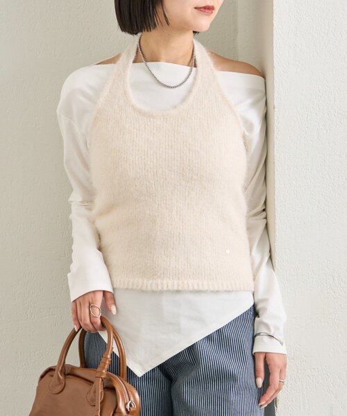 mystic(ミスティック)の「ふわふわホルターニットビスチェ(ニット/セーター・レディース・アイボリー/ブルー/ネイビー・FREE)」の2枚目の写真