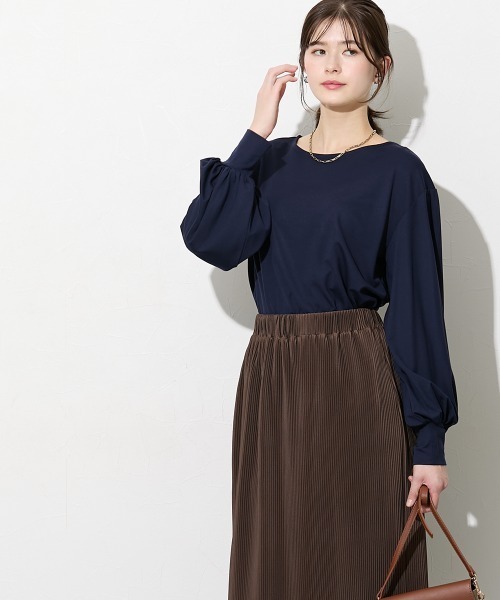 slattgir(スラットジール)の「高身長 きれいめラウンドネック袖ボリュームカットソートップス(トールサイズ)(Tシャツ/カットソー・レディース・ネイビー/ブラック/オフホワイト・T5L/T4L/T3L/TLL/TL/TM)」の10枚目の写真