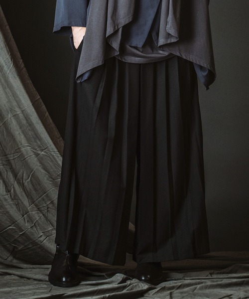 NO ID.(ノーアイディ)の「【NO ID.】Hakama Pleats Trousers / ハカマ プリーツ トラウザーズ(スラックス・メンズ・ブラック/グレー・2/1)」の1枚目の写真