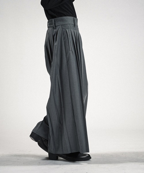 NO ID.(ノーアイディ)の「【NO ID.】Hakama Pleats Trousers / ハカマ プリーツ トラウザーズ(スラックス・メンズ・ブラック/グレー・2/1)」の12枚目の写真