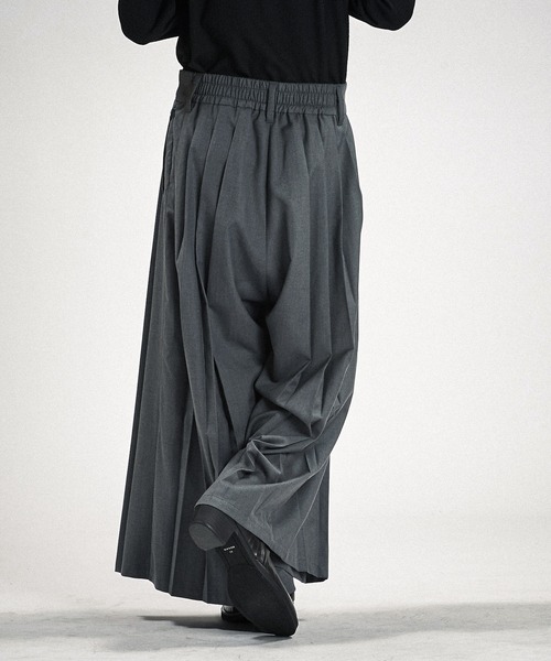 NO ID.(ノーアイディ)の「【NO ID.】Hakama Pleats Trousers / ハカマ プリーツ トラウザーズ(スラックス・メンズ・ブラック/グレー・2/1)」の15枚目の写真