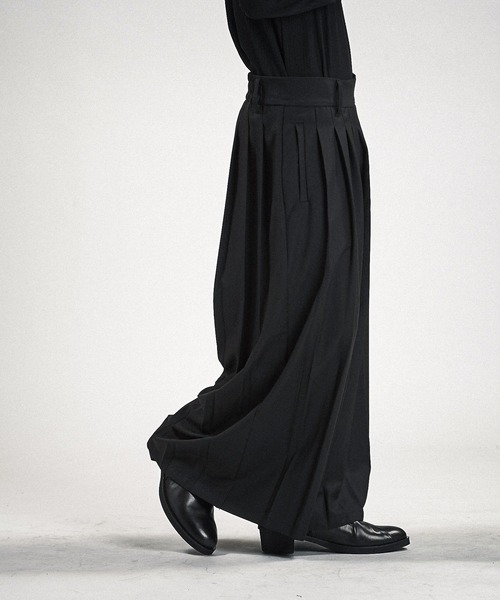 NO ID.(ノーアイディ)の「【NO ID.】Hakama Pleats Trousers / ハカマ プリーツ トラウザーズ(スラックス・メンズ・ブラック/グレー・2/1)」の21枚目の写真