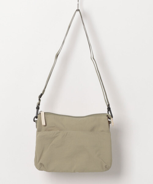 EARTH MADE（アースメイド）の「8POCKET INSIDE PRINT サコッシュ（ショルダーバッグ・レディース・ライトグレー/ブラック/ブラウン/ブルー/ダークグレー/サンドベージュ/ブルーグレー/キャメル/ライトピンク/ライトベージュ/レモンイエロー/ダークネイビー・FREE）」の6枚目の写真