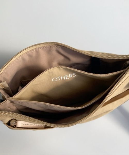 EARTH MADE（アースメイド）の「8POCKET INSIDE PRINT サコッシュ（ショルダーバッグ・レディース・ライトグレー/ブラック/ブラウン/ブルー/ダークグレー/サンドベージュ/ブルーグレー/キャメル/ライトピンク/ライトベージュ/レモンイエロー/ダークネイビー・FREE）」の17枚目の写真