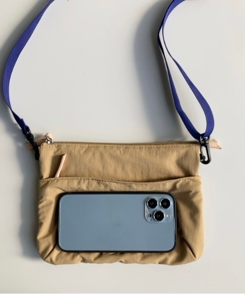 EARTH MADE（アースメイド）の「8POCKET INSIDE PRINT サコッシュ（ショルダーバッグ・レディース・ライトグレー/ブラック/ブラウン/ブルー/ダークグレー/サンドベージュ/ブルーグレー/キャメル/ライトピンク/ライトベージュ/レモンイエロー/ダークネイビー・FREE）」の14枚目の写真