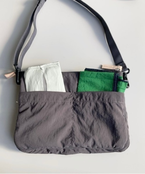 EARTH MADE（アースメイド）の「8POCKET INSIDE PRINT サコッシュ（ショルダーバッグ・レディース・ライトグレー/ブラック/ブラウン/ブルー/ダークグレー/サンドベージュ/ブルーグレー/キャメル/ライトピンク/ライトベージュ/レモンイエロー/ダークネイビー・FREE）」の13枚目の写真