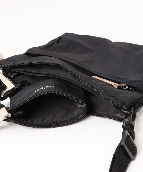 EARTH MADE（アースメイド）の「8POCKET INSIDE PRINT サコッシュ（ショルダーバッグ・レディース・ライトグレー/ブラック/ブラウン/ブルー/ダークグレー/サンドベージュ/ブルーグレー/キャメル/ライトピンク/ライトベージュ/レモンイエロー/ダークネイビー・FREE）」の21枚目の写真