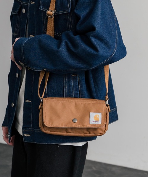 Carhartt（カーハート）の「Carhartt カーハート Crossbody Horizontal Bag 横型クロスボディバッグ/ワンポイントロゴ斜め掛けショルダーバッグ（ショルダーバッグ・メンズ・ブラック/ブラウン・FREE）」の2枚目の写真