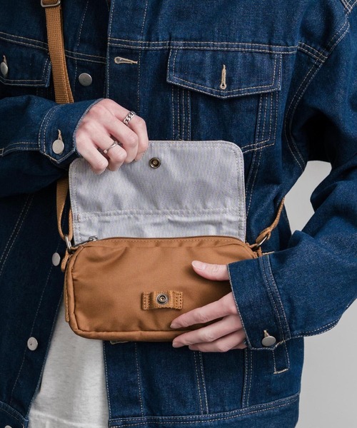 Carhartt（カーハート）の「Carhartt カーハート Crossbody Horizontal Bag 横型クロスボディバッグ/ワンポイントロゴ斜め掛けショルダーバッグ（ショルダーバッグ・メンズ・ブラック/ブラウン・FREE）」の10枚目の写真