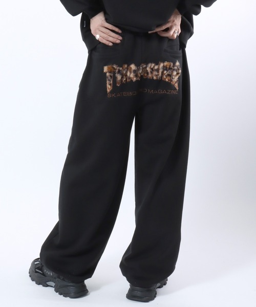 THRASHER(スラッシャー)の「THRASHER(スラッシャー)ヒップロゴ スウェットパンツ/選べるロゴデザイン(ラインストーン・アップリケ・ファーロゴ)/ユニセックス(スウェットパンツ・メンズ・アッシュグレー/ピンク/ブラック系1/ブラック系2/ブラック系3・M/L/XL)」の3枚目の写真