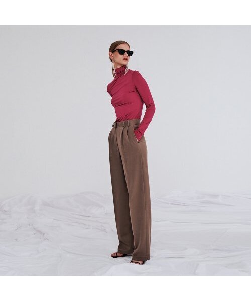 MAKE A TOAST(メイクアトースト)の「TWO TUCK SLACKS BEIGE(スラックス・レディース・ベージュ・L/M)」の1枚目の写真
