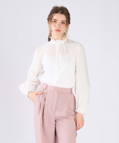 To b. by agnes b.（トゥービーバイアニエスベー）の「コットンローン フリルカラー ブラウス（シャツ/ブラウス・レディース・ホワイト・36/40/38）」の2枚目の写真