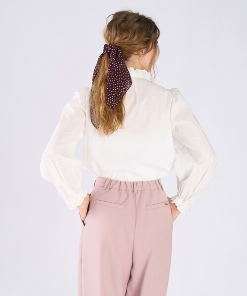 To b. by agnes b.（トゥービーバイアニエスベー）の「コットンローン フリルカラー ブラウス（シャツ/ブラウス・レディース・ホワイト・36/40/38）」の5枚目の写真