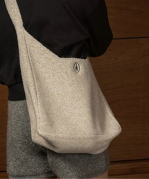 lawgy（ラウジー）の「embroidery logo one handle knit bag / エンブロイダリーロゴワンハンドルニットバッグ（トートバッグ）」