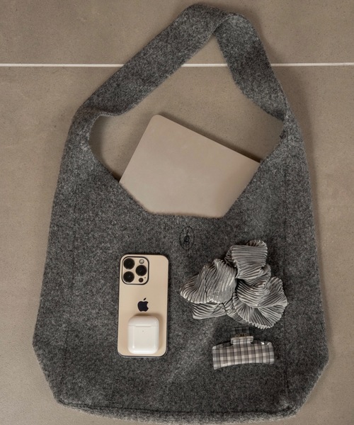 lawgy（ラウジー）の「embroidery logo one handle knit bag / エンブロイダリーロゴワンハンドルニットバッグ（トートバッグ・レディース・ダークブラウン/ミックスグレー/オートミール・FREE）」の11枚目の写真