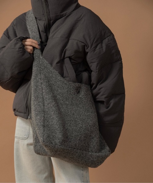 lawgy（ラウジー）の「embroidery logo one handle knit bag / エンブロイダリーロゴワンハンドルニットバッグ（トートバッグ・レディース・ダークブラウン/ミックスグレー/オートミール・FREE）」の6枚目の写真