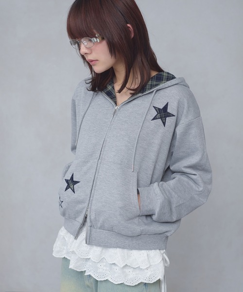 FCMM(エフシーエムエム)の「【日本限定】CHECK STAR HOODIE / チェックスターフーディ(パーカー・レディース・グレー/ブラウン・MEDIUM/SMALL)」の1枚目の写真