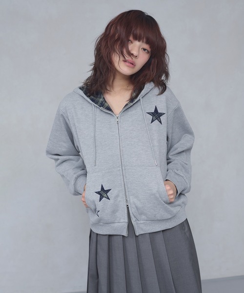 FCMM(エフシーエムエム)の「【日本限定】CHECK STAR HOODIE / チェックスターフーディ(パーカー・レディース・グレー/ブラウン・MEDIUM/SMALL)」の3枚目の写真