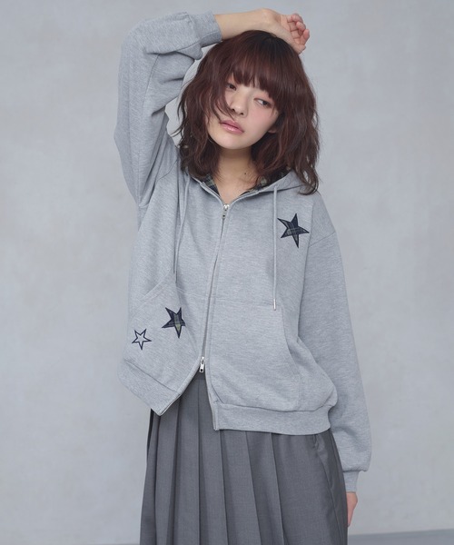 FCMM(エフシーエムエム)の「【日本限定】CHECK STAR HOODIE / チェックスターフーディ(パーカー・レディース・グレー/ブラウン・MEDIUM/SMALL)」の4枚目の写真