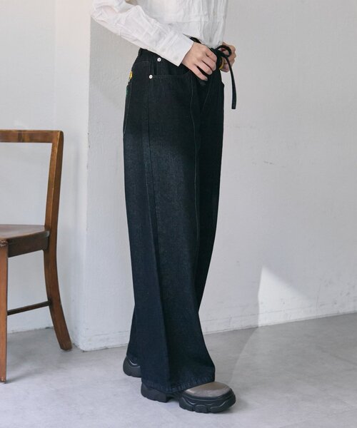 ear PAPILLONNER（イアパピヨネ）の「ポケット刺繍デニム【SUM1 STYLE】（デニムパンツ・レディース・ブルー系その他/インディゴブルー・FREE）」の4枚目の写真