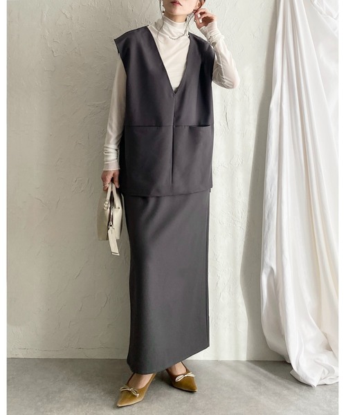She's Closet(シーズクローゼット)の「Vネックベスト&ストレートスカートスーツセットアップ(セットアップ・レディース・ブラック/グレー・M/L)」の2枚目の写真