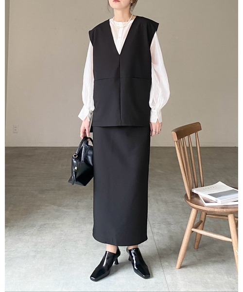She's Closet(シーズクローゼット)の「Vネックベスト&ストレートスカートスーツセットアップ(セットアップ・レディース・ブラック/グレー・M/L)」の7枚目の写真