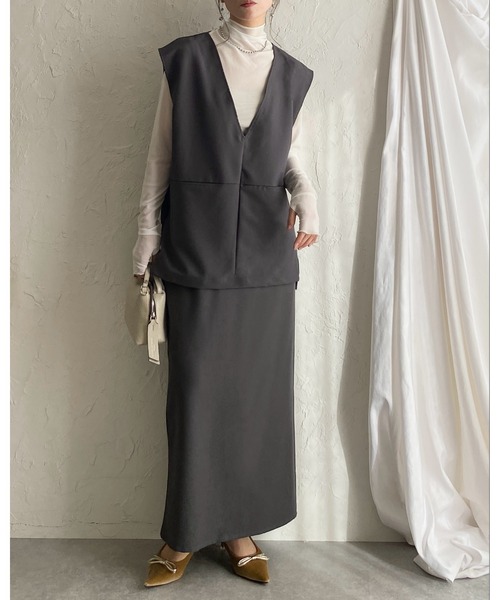 She's Closet(シーズクローゼット)の「Vネックベスト&ストレートスカートスーツセットアップ(セットアップ・レディース・ブラック/グレー・M/L)」の21枚目の写真