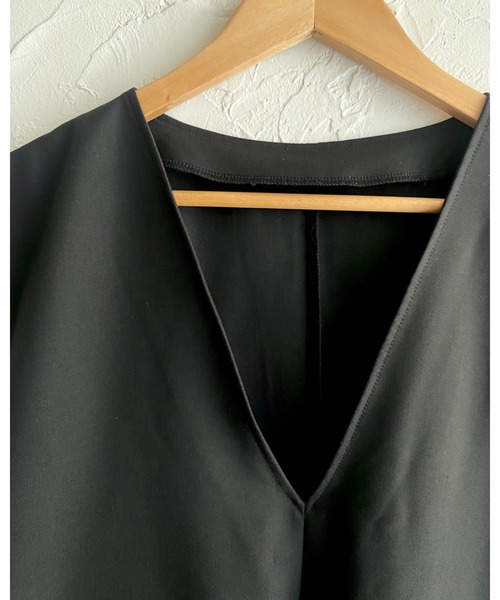 She's Closet(シーズクローゼット)の「Vネックベスト&ストレートスカートスーツセットアップ(セットアップ・レディース・ブラック/グレー・M/L)」の12枚目の写真