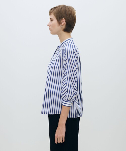TOMORROWLAND collection（トゥモローランドコレクション）の「トラックストライプ ギャザーブラウス（シャツ/ブラウス・レディース・ブルー系その他2・36）」の4枚目の写真
